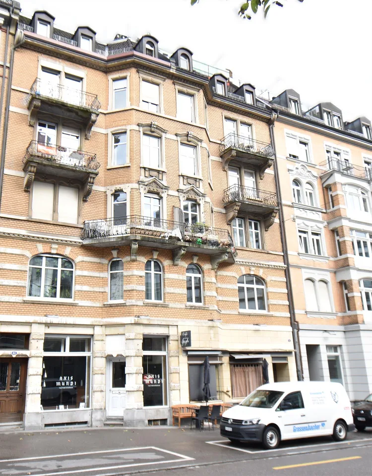 sonnige, möblierte  Jugendstilwohnung