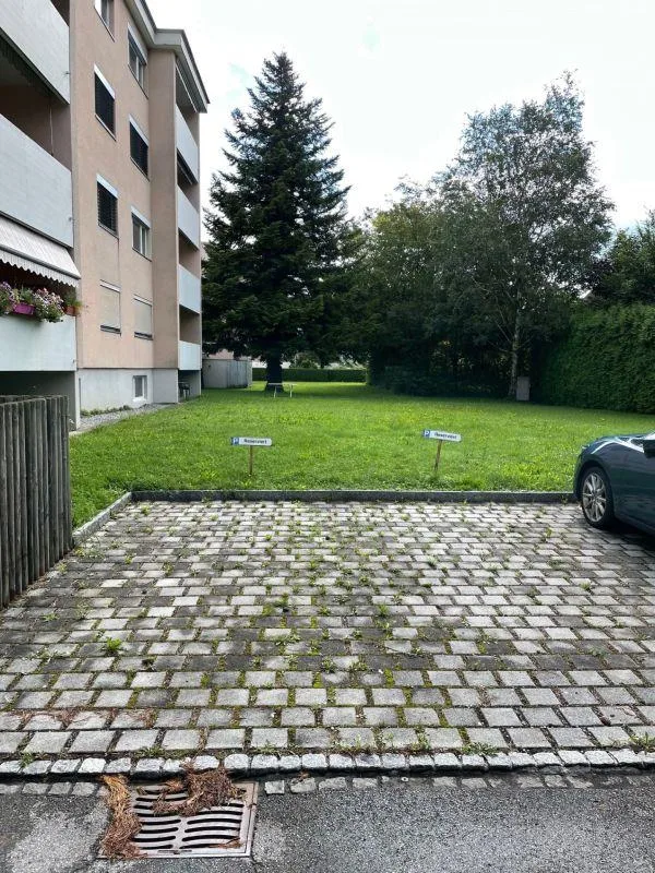 diverse Parkplätze (Normalgrösse oder für Wohnwagen) zu vermieten