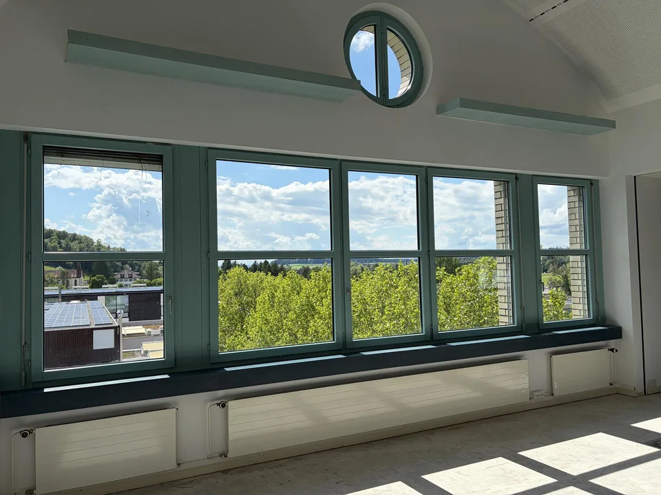 Büro / Atelier / Schulungsraum / Gewerberaum mit Küche im Dachgeschoss