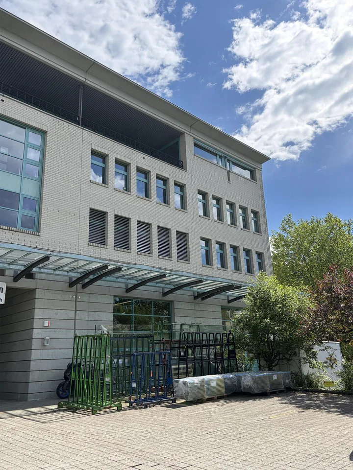 Büro / Atelier / Schulungsraum / Gewerberaum mit Küche im Dachgeschoss – Foto 16 von 17
