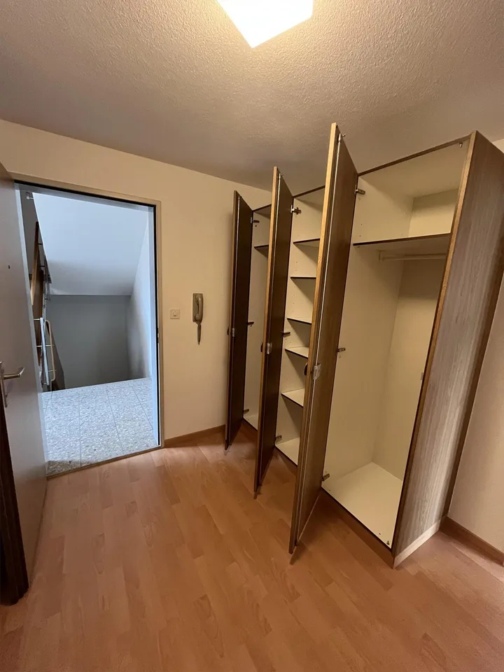 Ideale Single-Wohnung, Grosszügiger Grundriss, 6,2m2 Balkon & Lift – Foto 7 von 9