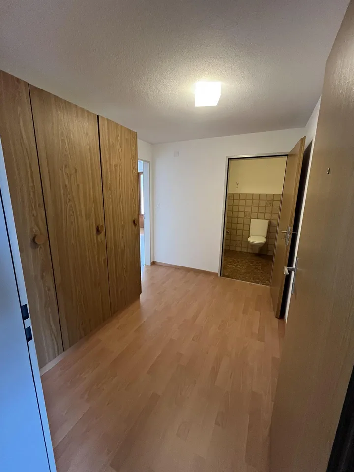 Ideale Single-Wohnung, Grosszügiger Grundriss, 6,2m2 Balkon & Lift – Foto 8 von 9