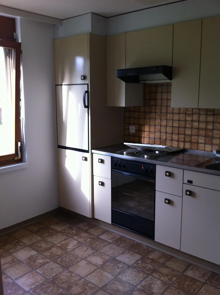Die ideale Single-Wohnung. Grosszügiger Grundriss mit Balkon & Lift