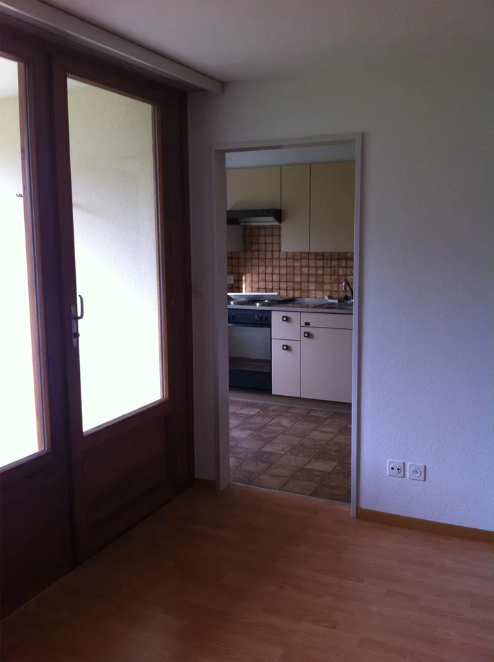 Die ideale Single-Wohnung. Grosszügiger Grundriss mit Balkon & Lift