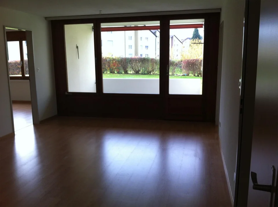 Die ideale Single-Wohnung. Grosszügiger Grundriss mit Balkon & Lift