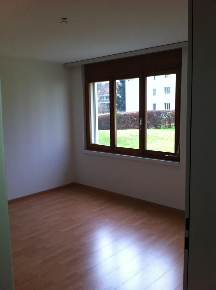 Die ideale Single-Wohnung. Grosszügiger Grundriss mit Balkon & Lift