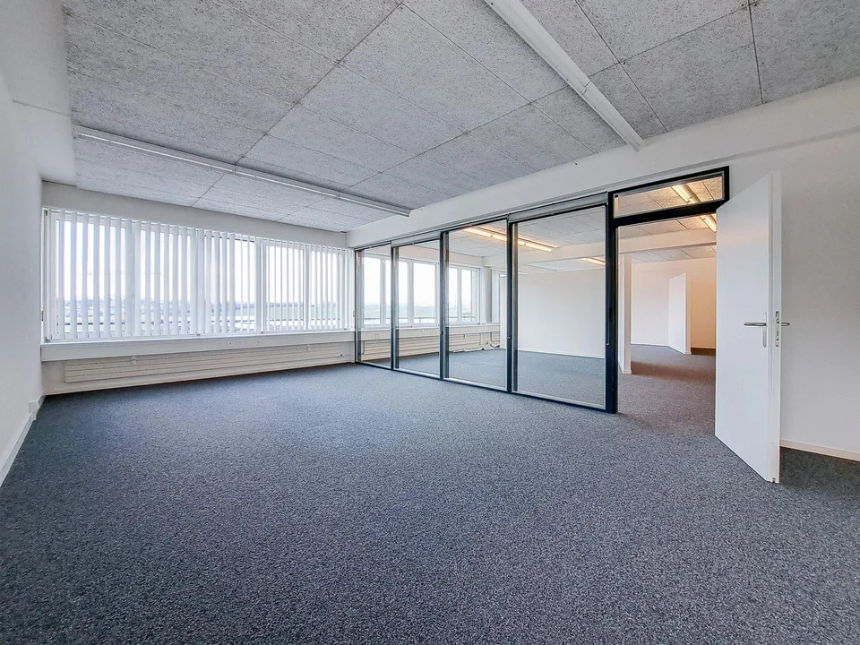 Grosszügige Büroräumlichkeiten 200m2 – photo 8 of 11