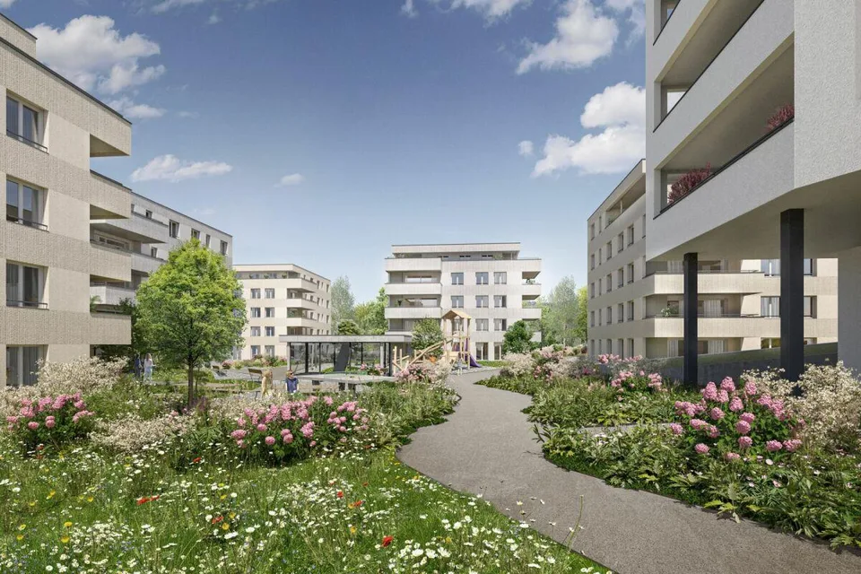 Motorradparkplatz nahe Dorfzentrum