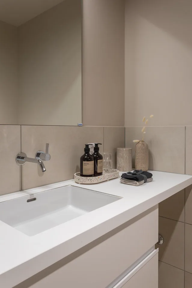 Spacy 1-bedroom apartment furnished – photo 12 of 15