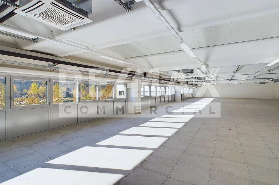 Moderno spazio commerciale modulabile in zona industriale – photo 8 sur 13