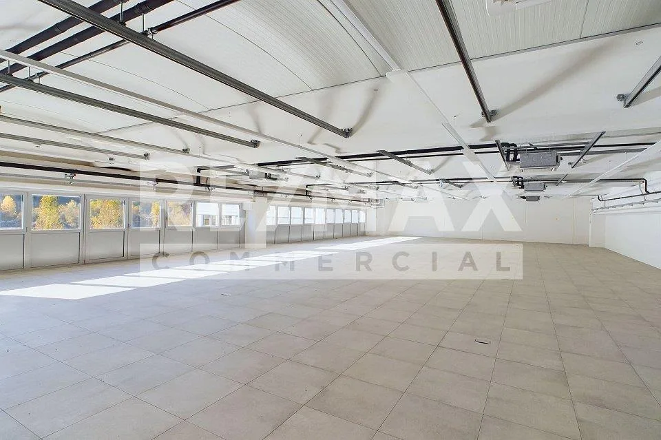 Moderno spazio commerciale modulabile in zona industriale – photo 9 sur 13