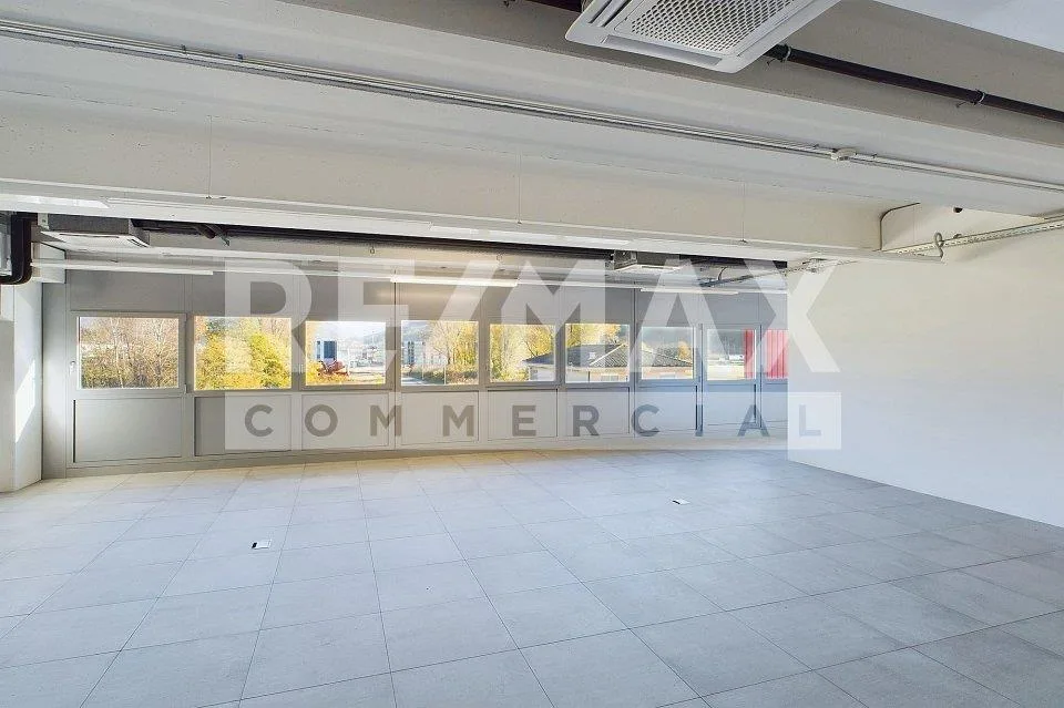 Moderno spazio commerciale modulabile in zona industriale