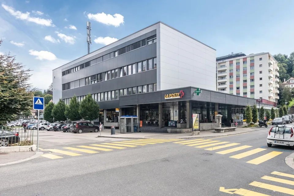 Surface administrative d'env. 290m2 à louer au 1er étage au Locle