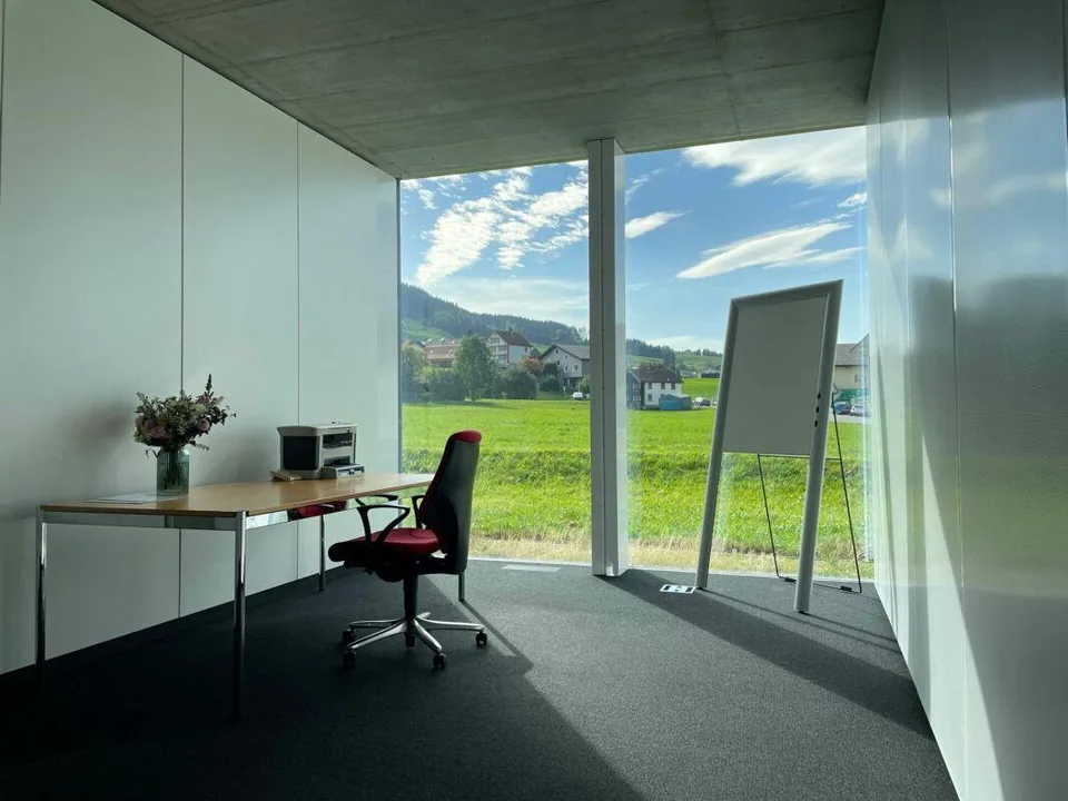 KLEIN, ABER FEIN... Top-modernes, gekühltes Büro für Ihren nachhalt...