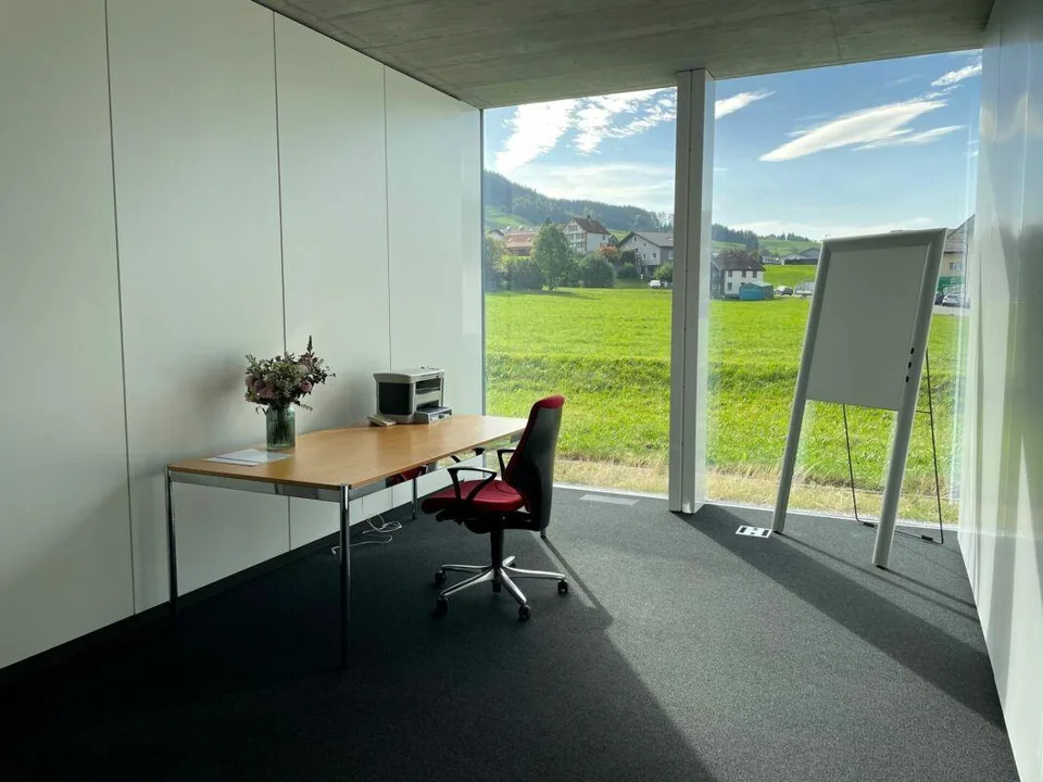 KLEIN, ABER FEIN... Top-modernes, gekühltes Büro für Ihren nachhalt...