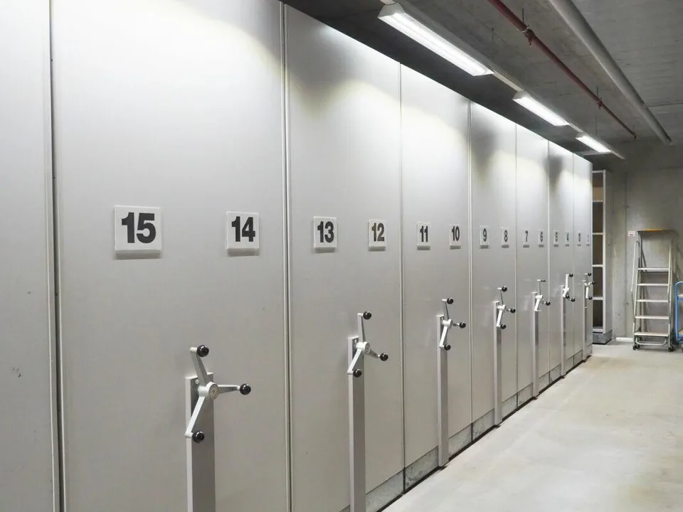 Archiv mit Schieberegalen / Archivsystem