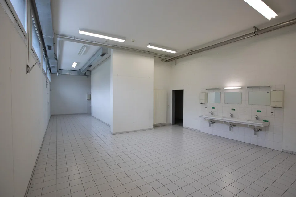 Bis zu 1'600 m2 Produktions- und Lagerräumlichkeiten in Domat/Ems