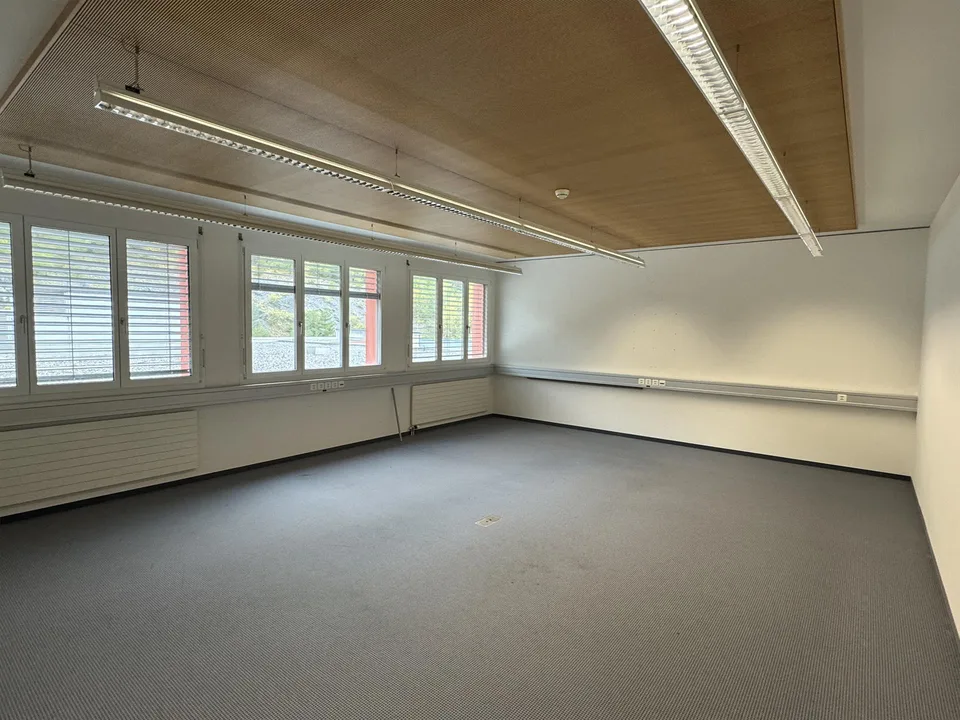 Bis zu 660 m2 Büroräumlichkeiten in Domat/Ems – Foto 7 von 13