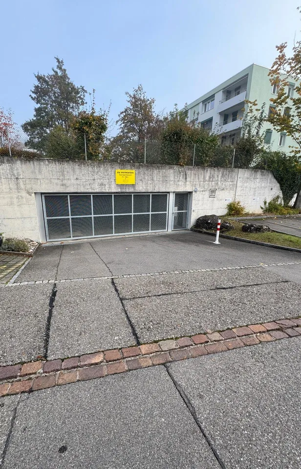 Tiefgaragenparkplatz / Offene Garage