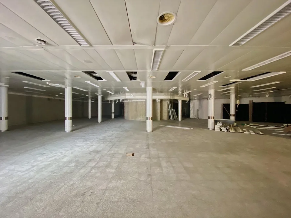 Affittasi ampio  spazio commerciale Mendriso
