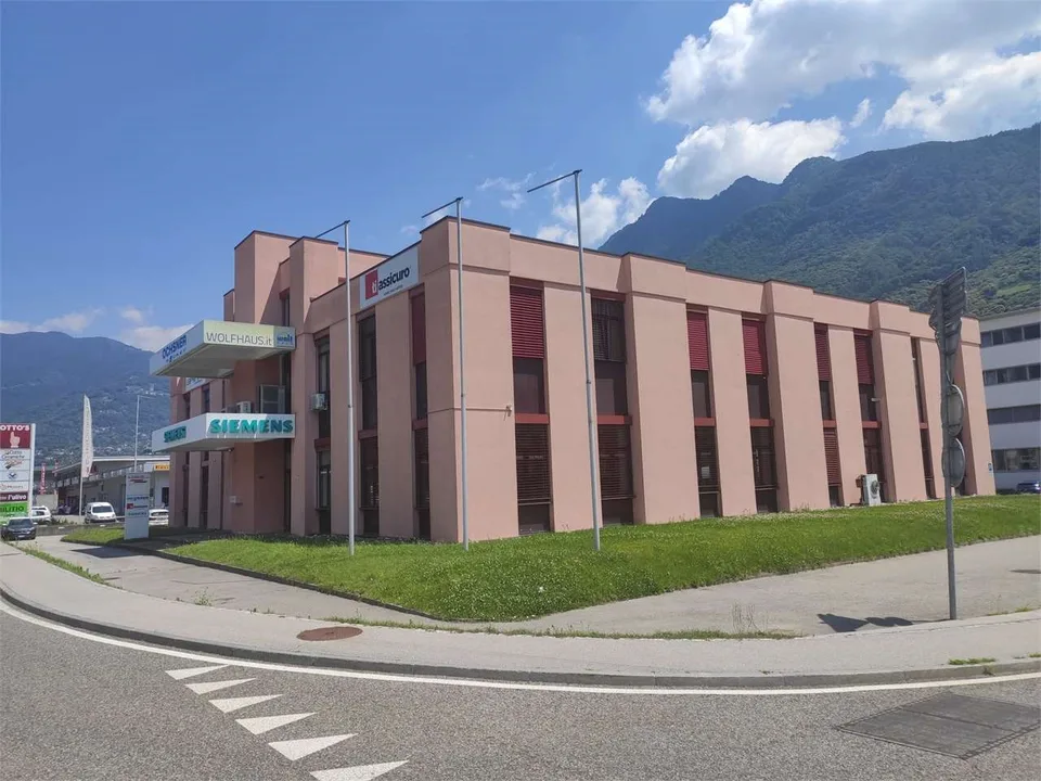 Affitto spazio commerciale 320 mq