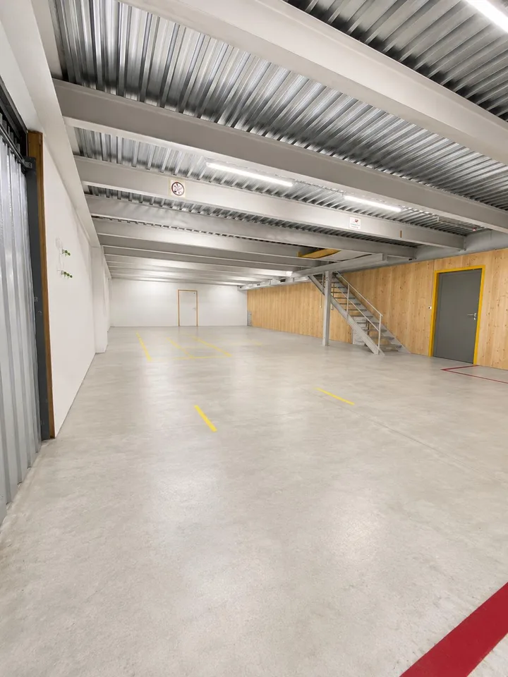 Grosszügige Lagerfläche auf zwei Etagen mit ca. 570 m² zu vermieten