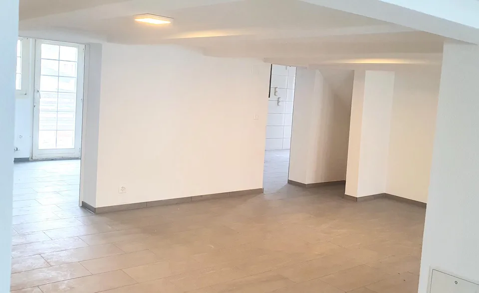 Gewerbefläche mit grosser Terrasse, ideal für Café/KiTa/Pilates- od...