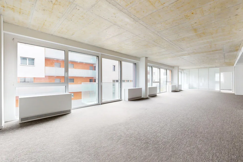 Vos futurs bureaux proche de l'autoroute - 1 mois de loyer offert!