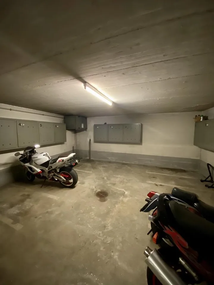 Motorradeinstellplätze nähe Bahnhof Pratteln zu vermieten