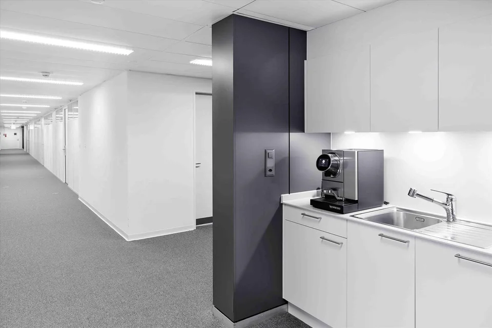 Bürofläche von 135 bis 1500 m2 ausgebaut - auf dem Riverside-Areal ...