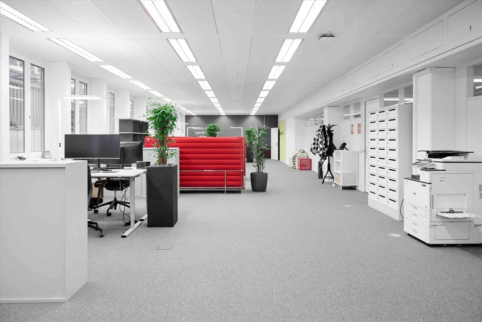 Bürofläche von 135 bis 1500 m2 ausgebaut - auf dem Riverside-Areal ...