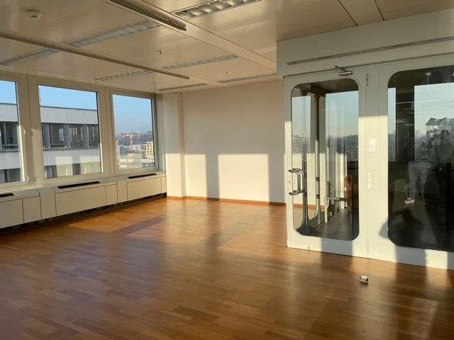 Repräsentativer Raum im TMC zu vermieten Nr. 560, mit schöner Aussicht