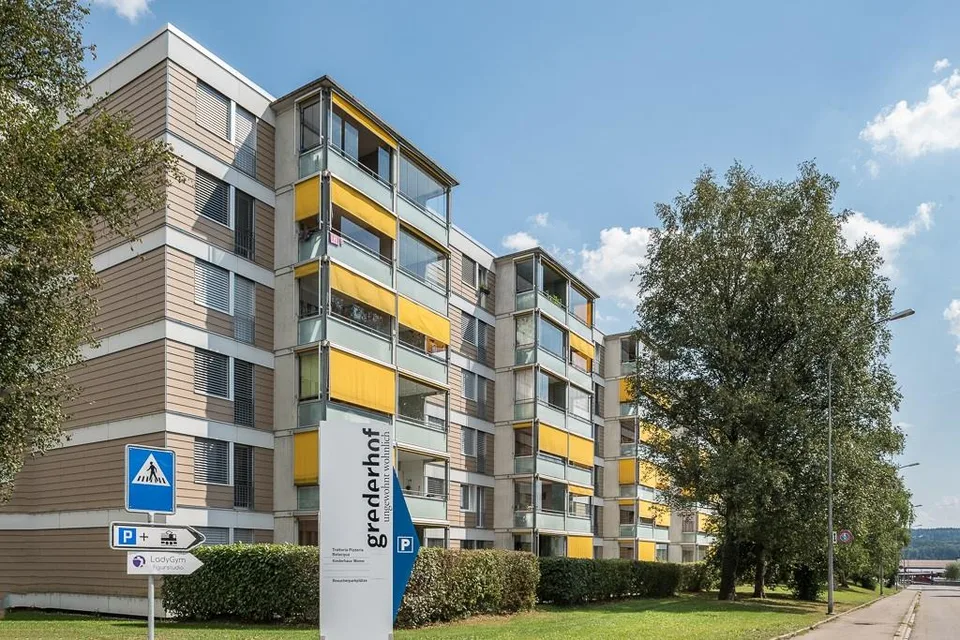 Einstellhallenplätze - Schützen Sie Ihr Auto vor Blütenstaub!