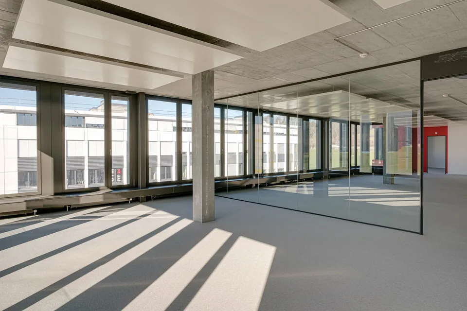 Hochwertig ausgebaute, helle Büroräume an TOP Lage