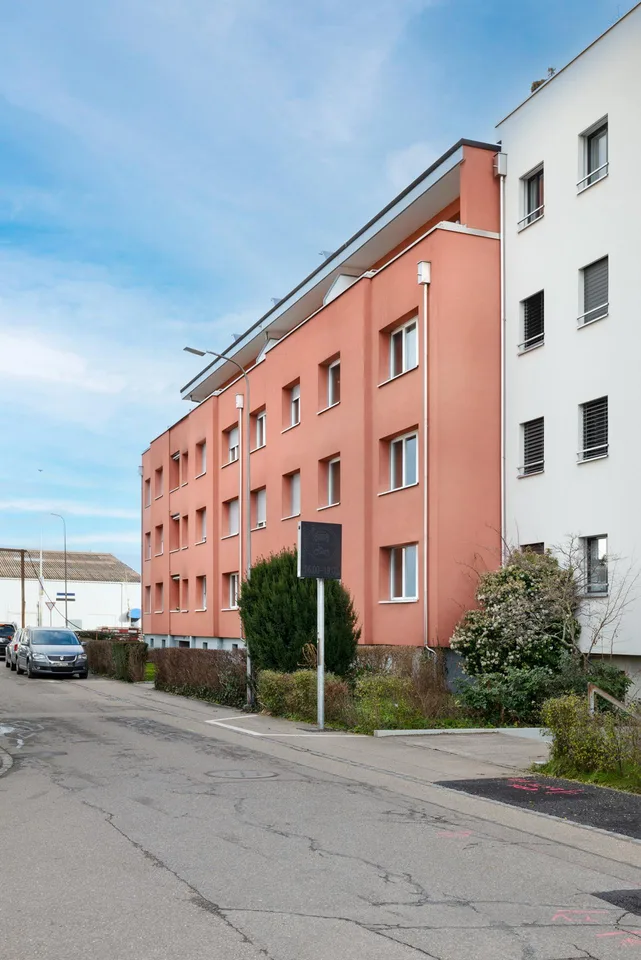 Einstellhallenplatz & Rollereinstellhallenplatz, nähe Jumbo Pratteln