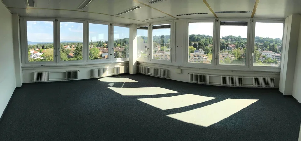 Vos bureaux à Renens de 250 m2 étage élevé