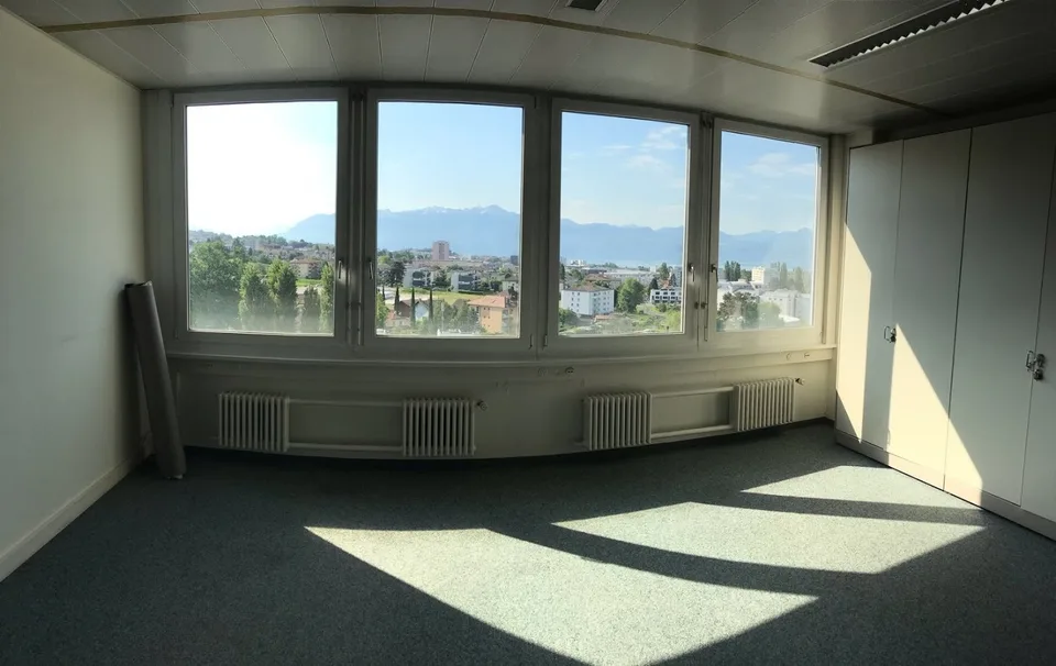Vos bureaux à Renens de 250 m2 étage élevé