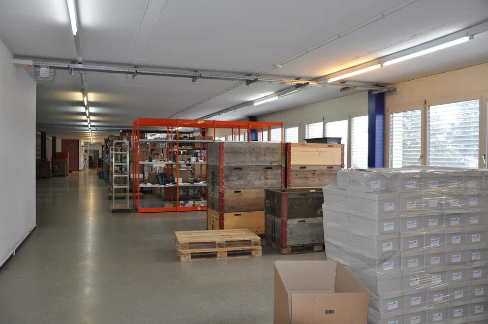 A louer locaux atelier, dépôts et bureaux de 964 m2