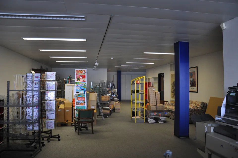 A louer locaux atelier, dépôts et bureaux de 964 m2