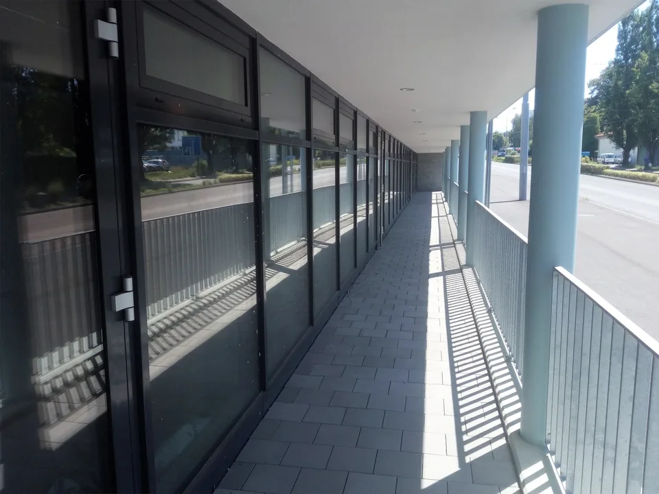Arcade commerciale dans nouveau quartier! Excellente visibilité