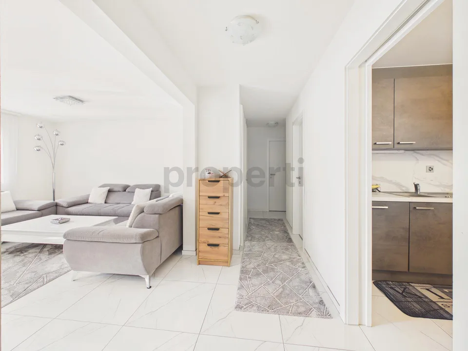 Geräumige 4.5-Zimmer-Wohnung - Apartment mit Balkon, Saxon