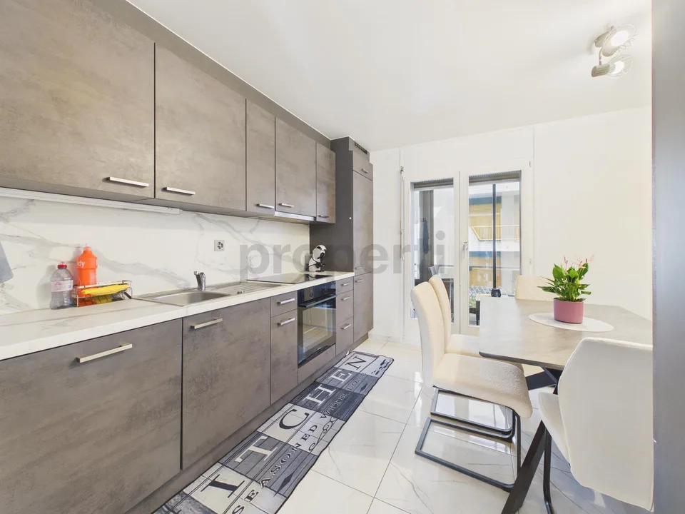 Geräumige 4.5-Zimmer-Wohnung - Apartment mit Balkon, Saxon