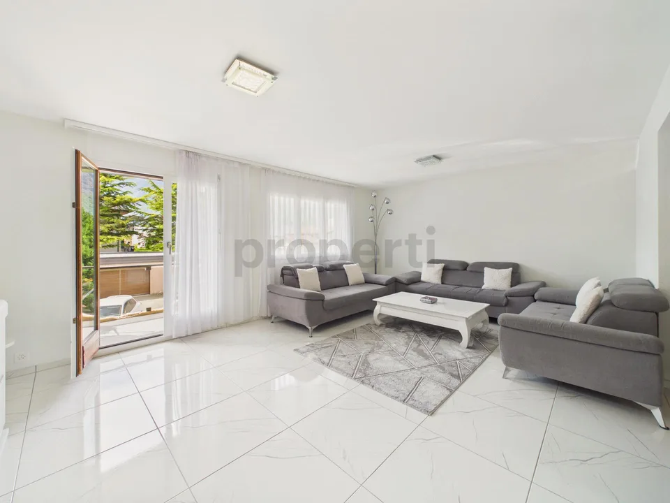 Spacieux 4.5 pièces – appartement avec balcon, Saxon
