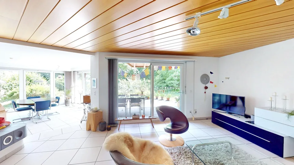 Paradiso di giardino per la vita quotidiana - casa di architetto luminosa di 6,5 locali con garage in una posizione favorevole al traffico