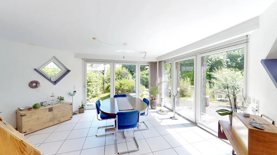 Paradiso di giardino per la vita quotidiana - casa di architetto luminosa di 6,5 locali con garage in una posizione favorevole al traffico