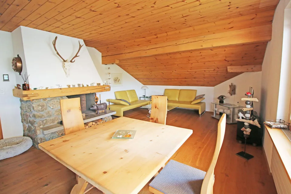Sehr gepflegte 3.5-Zimmer-Dachwohnung mit Balkon