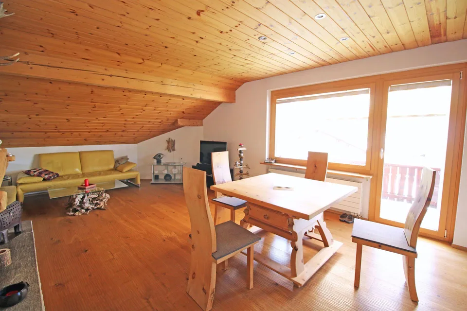 Sehr gepflegte 3.5-Zimmer-Dachwohnung mit Balkon