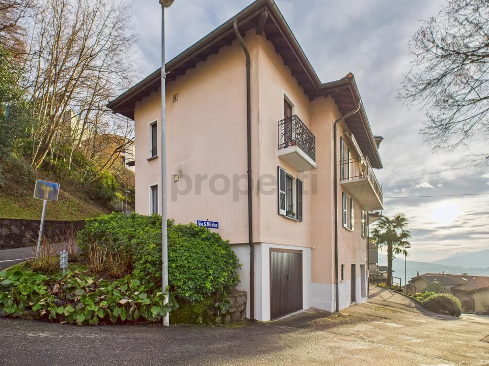 Casa bifamiliare a Viganello con vista su Lugano – ideale come resi...