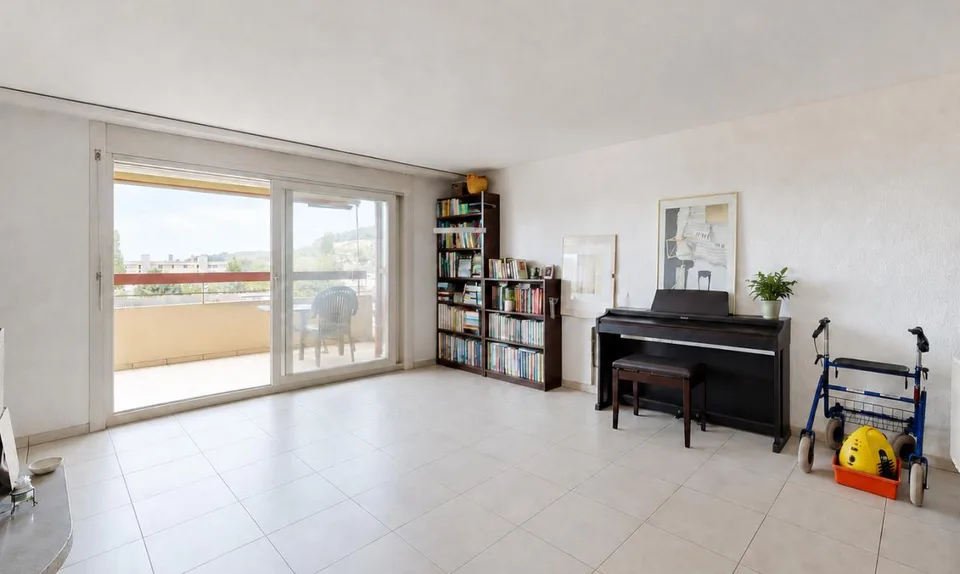 Appartamento di 3.5 locali ben tenuto con camino e balcone