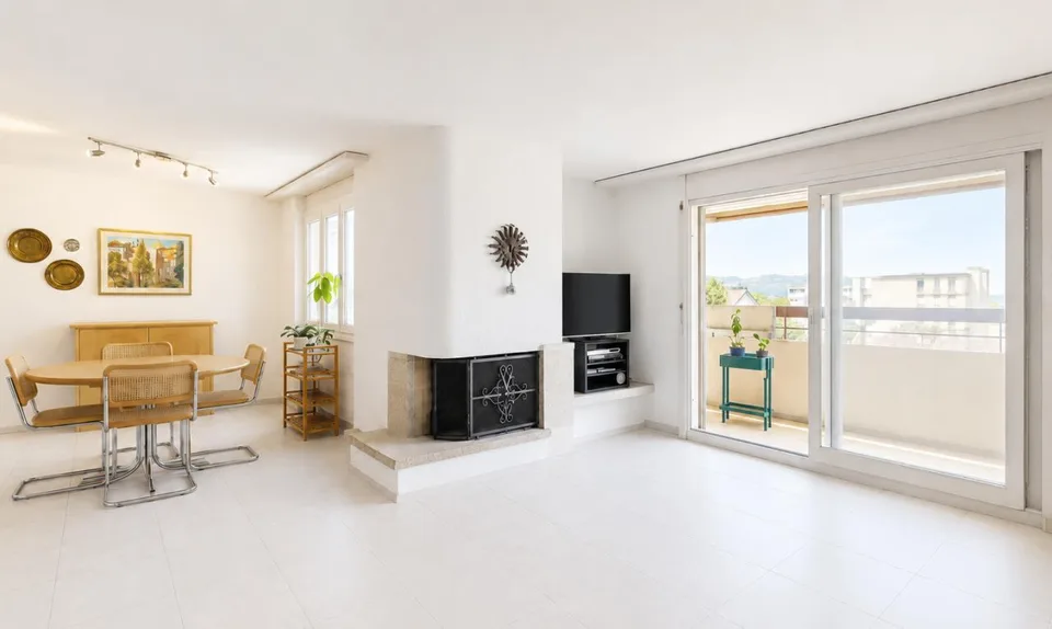 Gepflegte 3.5 Zimmer Wohnung mit Cheminée und Balkon